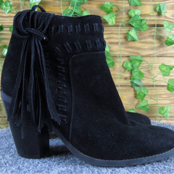 Jessica Simpson Chassie Black
Suede Fringe Heeled Ankle Boots
Size 8.5M - Picture 3 of 6